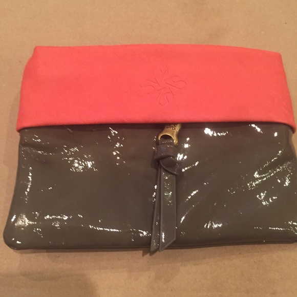 Simply Vera Vera Wang Handbags - 🔴 NWOT Simply Vera —-vera wang. Wristlets